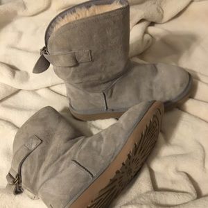 grey uggs